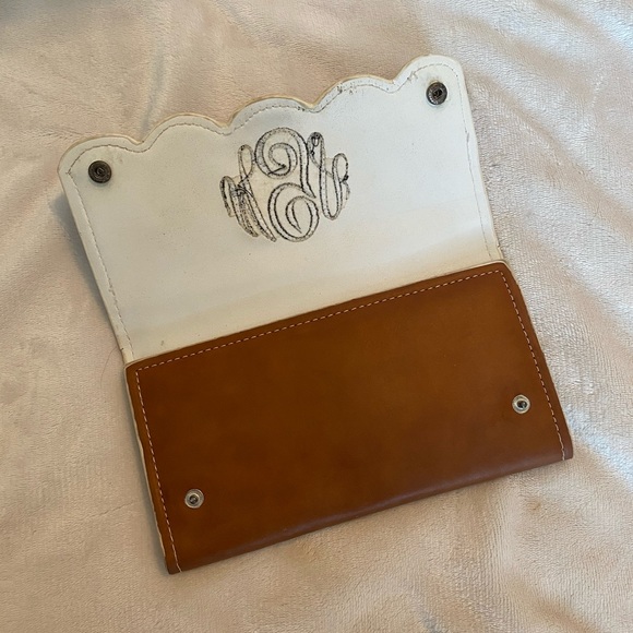 Monogrammed leather wallet - Picture 2 of 4